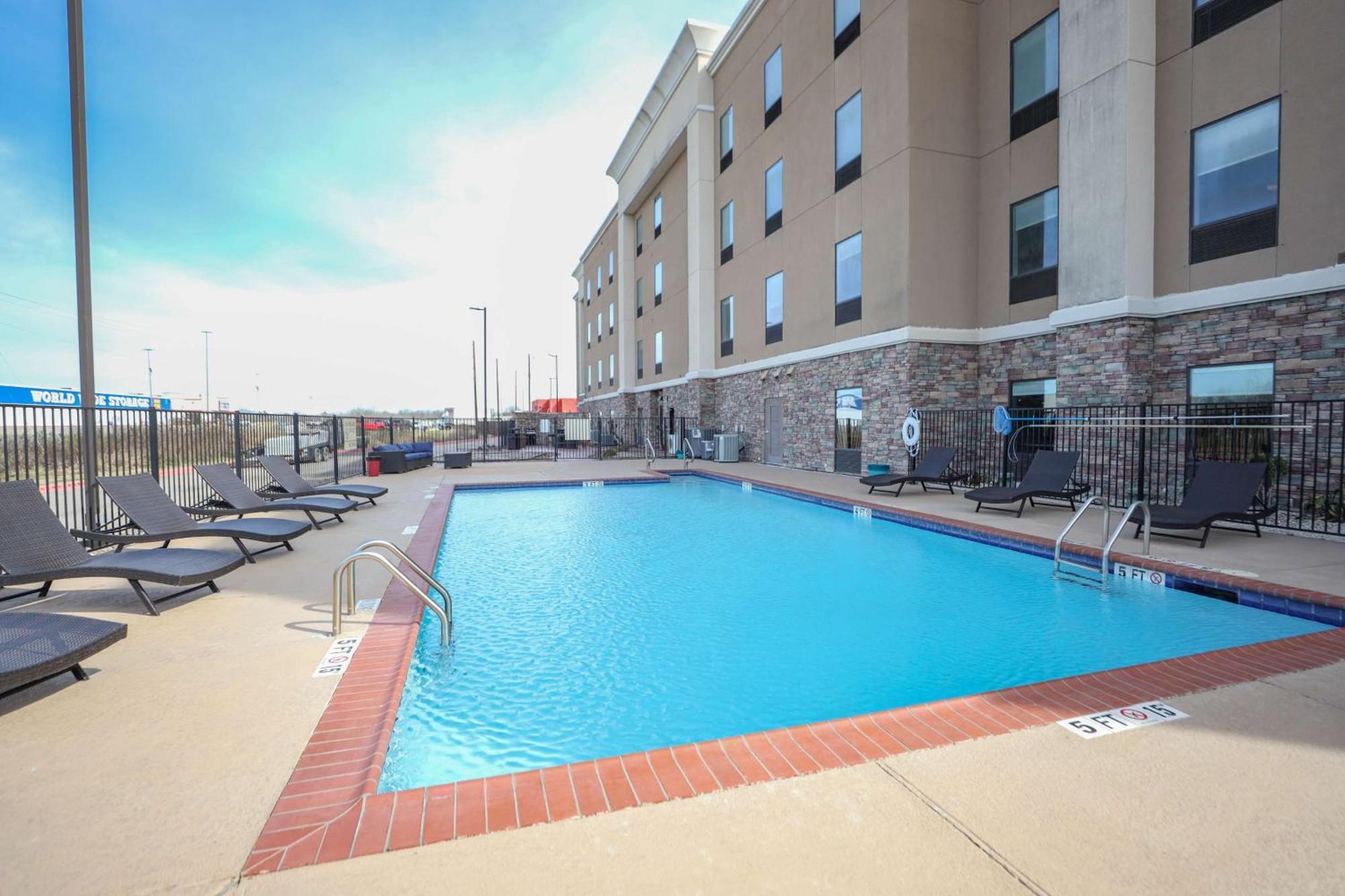 Hampton Inn & Suites Bay City Exterior photo